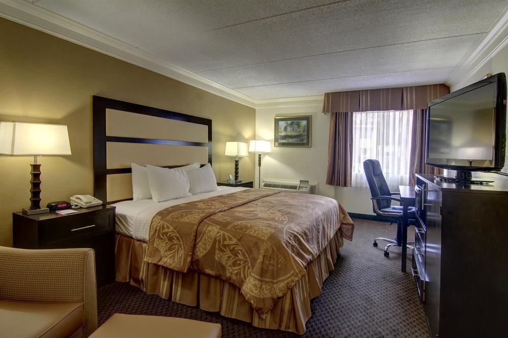 Best Western Riverside Inn Мейкон Екстер'єр фото